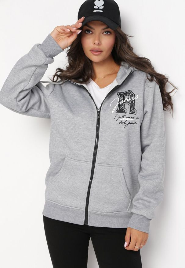 Born2be - Jasnoszara Bluza z Polarem i Kapturem Sadinet. Kolor: szary. Materiał: polar. Wzór: nadruk. Styl: elegancki
