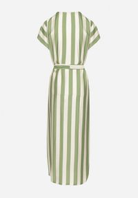 Born2be - Zielona Sukienka z Wiskozą i Paskiem w Paski Nerire. Okazja: na co dzień. Kolor: zielony. Materiał: wiskoza. Wzór: paski. Styl: klasyczny, casual, elegancki #6