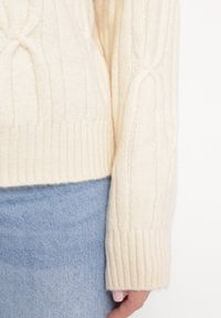 Born2be - Jasnobeżowy Klasyczny Sweter w Ozdobny Splot Mulls. Kolor: beżowy. Materiał: tkanina, dzianina. Wzór: ze splotem. Styl: klasyczny #5