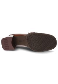 Brązowe Półbuty Hispanitas Eleganckie Obuwie Damskie. Okazja: na co dzień. Zapięcie: klamry. Kolor: brązowy. Materiał: jeans, lakier, skóra. Obcas: na obcasie. Styl: elegancki. Wysokość obcasa: średni #6