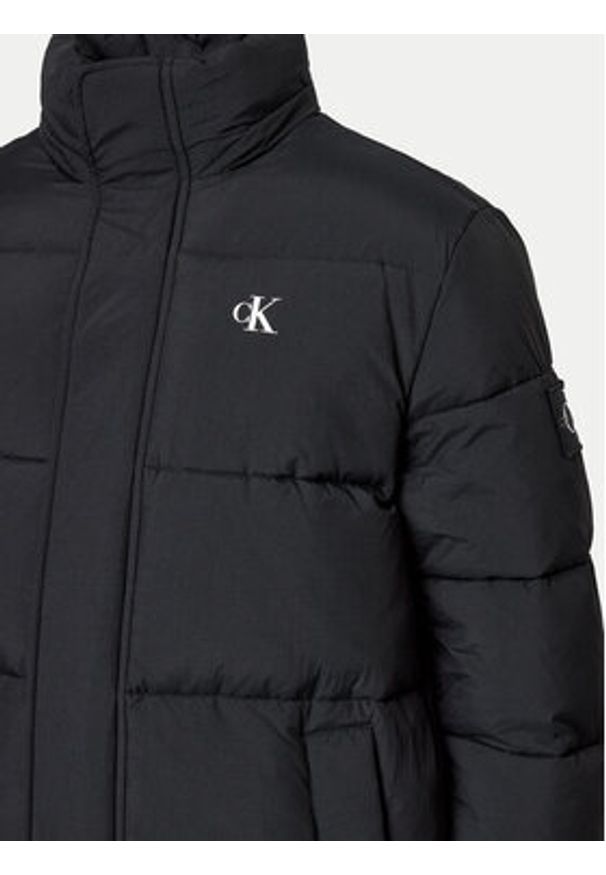 Calvin Klein Jeans Płaszcz zimowy Essentials J30J326109 Czarny Regular Fit. Kolor: czarny. Materiał: syntetyk. Sezon: zima
