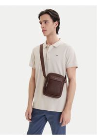 TOMMY HILFIGER - Tommy Hilfiger Saszetka Th Flag Monogram Mini Reporter AM0AM14138 Brązowy. Kolor: brązowy. Materiał: skóra #1