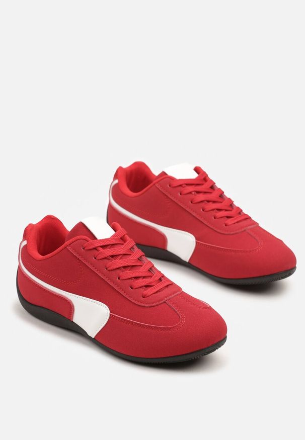 Renee - Czerwone Sneakersy Typu Klasyczne Tenisówki Zelritia. Okazja: na co dzień, na spotkanie biznesowe. Kolor: czerwony. Materiał: jeans. Szerokość cholewki: normalna. Wzór: aplikacja
