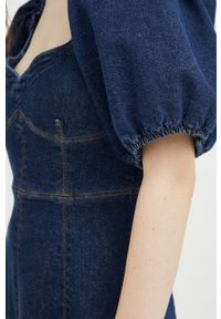 GESTUZ - Gestuz sukienka jeansowa kolor granatowy mini rozkloszowana. Kolor: niebieski. Materiał: jeans. Długość rękawa: krótki rękaw. Typ sukienki: rozkloszowane. Długość: mini
