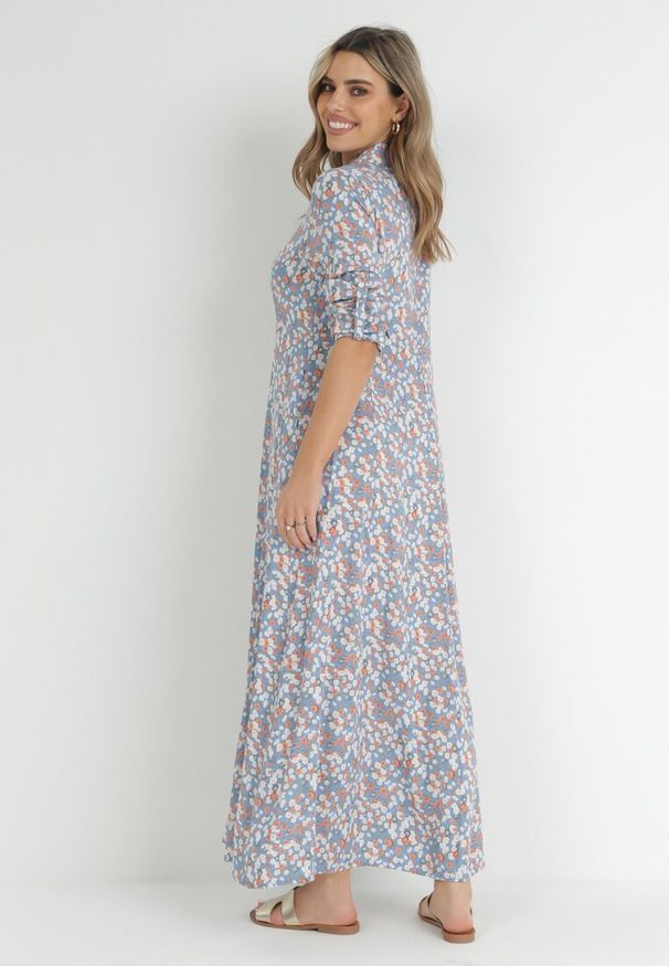 Born2be - Niebieska Koszulowa Sukienka z Guzikami i Kołnierzem w Kwiaty Carmenia. Kolor: niebieski. Długość rękawa: długi rękaw. Wzór: kwiaty. Typ sukienki: koszulowe