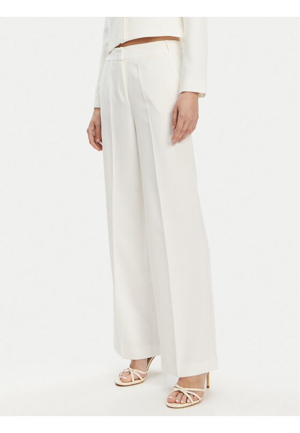 Tatuum Spodnie materiałowe Masda 2 T2508.146 Écru Wide Leg. Kolor: kremowy. Materiał: syntetyk