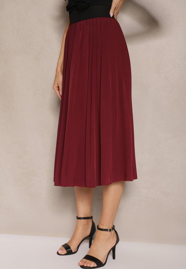 Renee - Bordowa Casualowa Spódnica Plisowana z Gumką w Pasie Velentina. Okazja: na co dzień. Kolor: czerwony. Materiał: koronka. Styl: casual