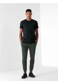 4f - Spodnie dresowe joggery męskie. Kolor: zielony. Materiał: dresówka #1