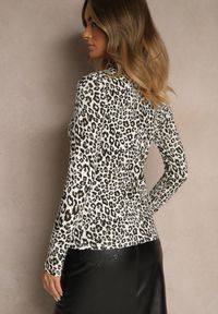 Renee - Czarno-Biała Bawełniana Bluzka Typu Longsleeve z Golfem w Panterkę Falarine. Okazja: na co dzień. Typ kołnierza: golf. Kolor: czarny. Materiał: bawełna. Długość rękawa: długi rękaw. Wzór: motyw zwierzęcy. Styl: klasyczny, casual