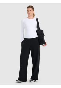 4f - 4F Longsleeve slim z prążkowanej dzianiny damski - biały M. Kolor: biały. Materiał: prążkowany, dzianina. Długość rękawa: długi rękaw