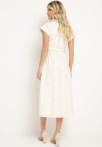 Born2be - Beżowa Bawełniana Ażurowa Sukienka na Guziki o Koszulowym Kroju Wiązana Paskiem Grosofia. Okazja: na co dzień. Kolor: beżowy. Materiał: bawełna. Wzór: ażurowy. Sezon: lato. Typ sukienki: koszulowe. Styl: klasyczny, casual, elegancki #6