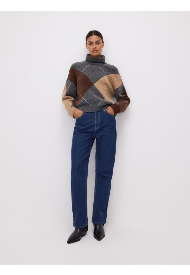 Reserved - Sweter z golfem - wielobarwny. Typ kołnierza: golf. Materiał: dzianina, wełna