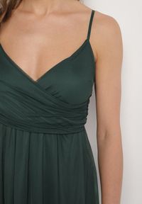 Born2be - Ciemnozielona Sukienka Koktajlowa z Tiulową Siateczką Devinae. Okazja: na imprezę, na co dzień. Typ kołnierza: dekolt w kształcie V. Kolor: zielony. Materiał: tiul. Długość rękawa: na ramiączkach. Sezon: lato. Styl: wizytowy #4