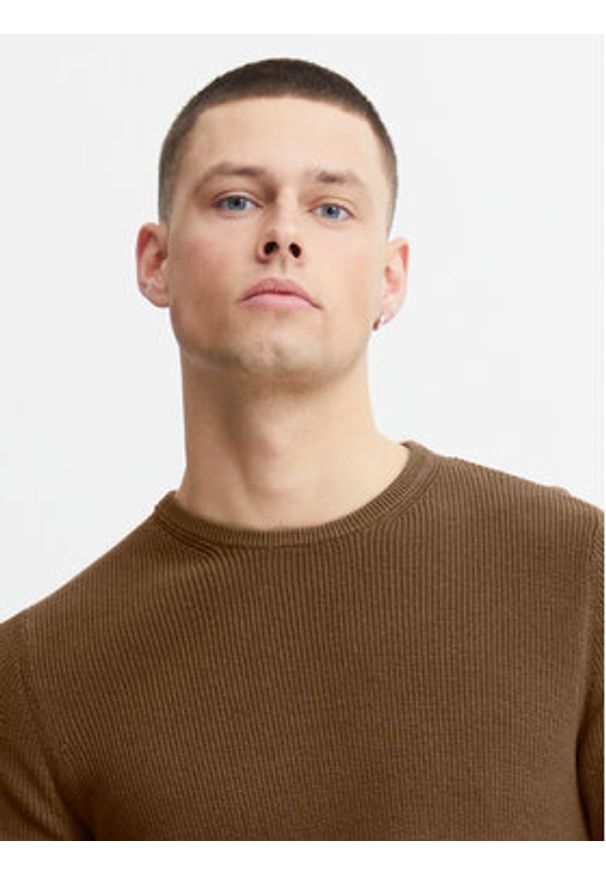 Blend Sweter 20714336 Brązowy Regular Fit. Kolor: brązowy. Materiał: bawełna
