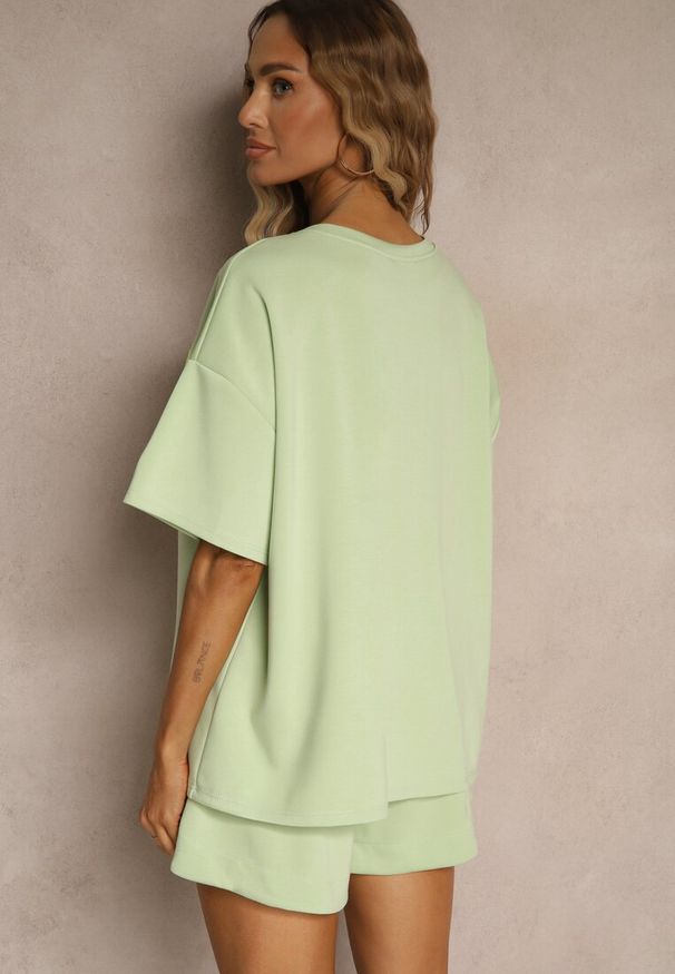 Renee - Jasnozielony Komplet z Wiskozą o Fasonie Oversize T-shirt i Szorty Lirafina. Kolor: zielony. Materiał: wiskoza