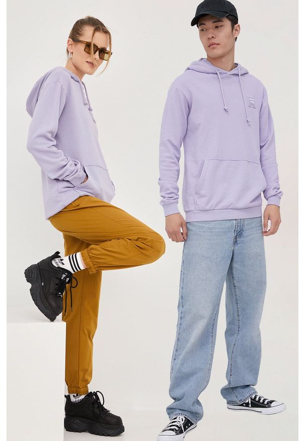 Fila bluza Bouillon kolor fioletowy z kapturem gładka. Typ kołnierza: kaptur. Kolor: fioletowy. Materiał: dzianina. Wzór: gładki