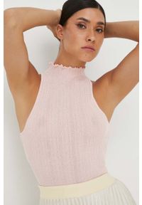 Guess top damski kolor różowy. Kolor: różowy. Materiał: materiał. Długość rękawa: na ramiączkach #3