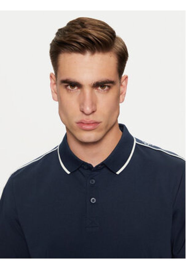 Guess Polo M4YP40 KARS0 Granatowy Regular Fit. Typ kołnierza: polo. Kolor: niebieski. Materiał: bawełna