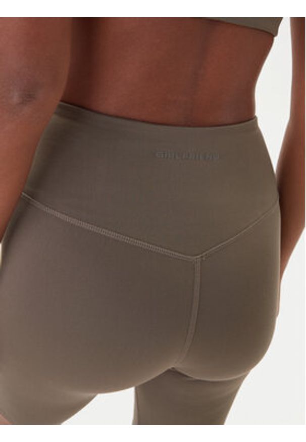 GIRLFRIEND COLLECTIVE - Girlfriend Collective Szorty sportowe Float 4023 Beżowy Slim Fit. Kolor: beżowy. Materiał: syntetyk