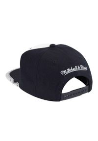 Czapka z daszkiem unisex koszykarska Mitchell & Ness Chicago Bulls czarno-biała. Kolor: biały, czarny, wielokolorowy