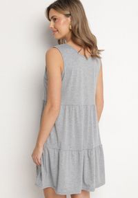 Born2be - Szara Sukienka o Rozkloszowanym Kroju na Szerokich Ramiączkach z Guzikami Saniella. Okazja: na co dzień. Kolor: szary. Długość rękawa: na ramiączkach. Typ sukienki: rozkloszowane. Styl: klasyczny, casual, elegancki #4