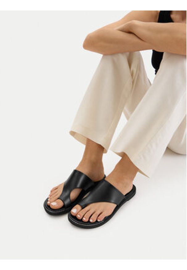 Lasocki Japonki LALITA WI23-LALITA-10 Czarny. Kolor: czarny. Materiał: skóra