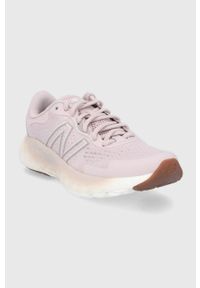 New Balance Buty WEVOZCN1 kolor różowy na płaskiej podeszwie. Nosek buta: okrągły. Zapięcie: sznurówki. Kolor: różowy. Materiał: guma. Obcas: na płaskiej podeszwie. Sport: fitness #4