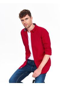 TOP SECRET - Koszula męska z nadrukiem o kroju slim. Okazja: na co dzień. Kolor: czerwony. Materiał: jeans, bawełna. Długość rękawa: krótki rękaw. Długość: długie. Wzór: nadruk. Sezon: zima, jesień. Styl: casual #1