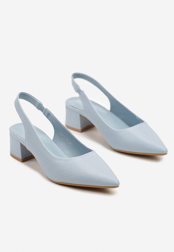 Born2be - Niebieskie Sandały Slingback Vices na Słupku Zdobione Perforacją Telanisia. Okazja: na co dzień. Nosek buta: szpiczasty. Kolor: niebieski. Materiał: jeans. Wzór: aplikacja. Obcas: na słupku. Styl: elegancki, casual