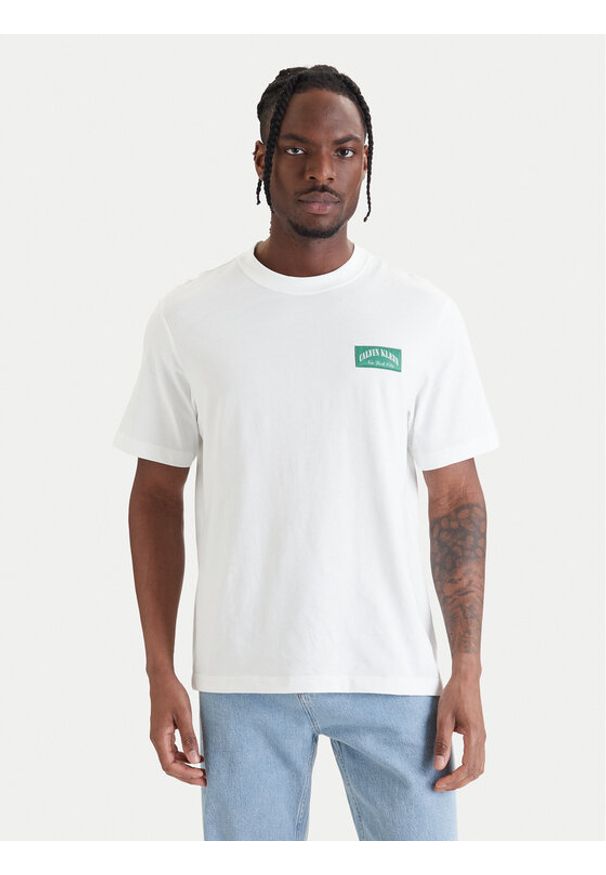 Calvin Klein Jeans T-Shirt 20s Easy LV04RF294G Biały Regular Fit. Kolor: biały. Materiał: bawełna