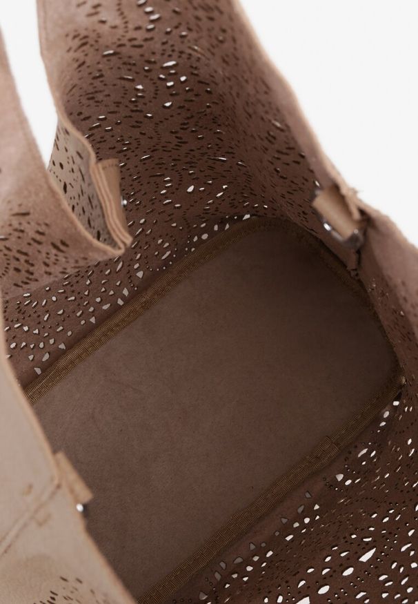 Renee - Ciemnobeżowa Torebka Shopper z Ażurowym Wzorem i Dodatkową Saszetką Merabella. Kolor: beżowy. Wzór: ażurowy. Styl: biznesowy, casual, elegancki