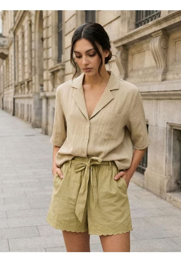 Sinsay - Bawełniane szorty high waist z haftem - zielony. Stan: podwyższony. Kolor: zielony. Materiał: bawełna. Wzór: haft