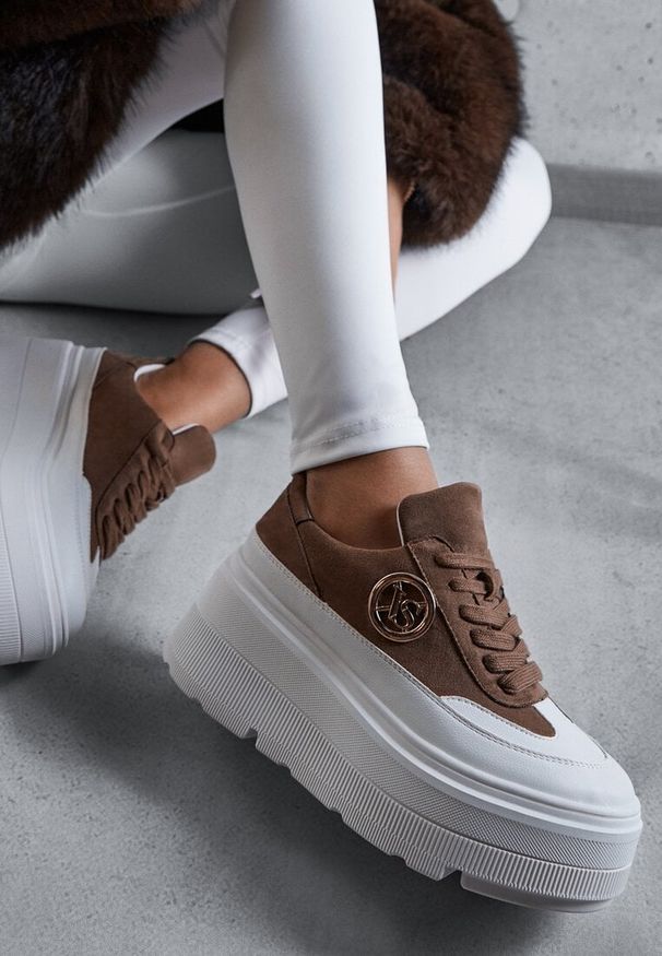 Renee - Brązowo-Białe Chunky Sneakersy Vices na Platformie z Okrągłym Detalem Sedvira. Okazja: na spacer. Nosek buta: okrągły. Kolor: brązowy. Materiał: skóra, koronka, jeans. Obcas: na platformie. Sport: turystyka piesza