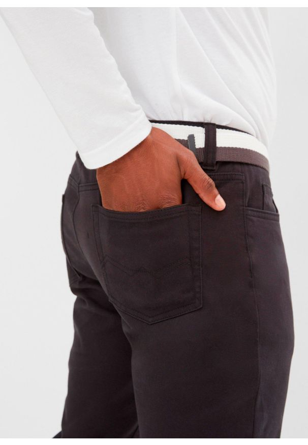 bonprix - Spodnie ze stretchem i paskiem, regular fit, prosta nogawka. Kolor: czarny
