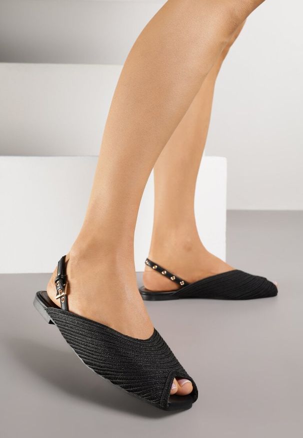 Born2be - Czarne Sandały Ozdobione Plecionką i Aplikacjai Hellia. Okazja: na co dzień. Zapięcie: sprzączka. Kolor: czarny. Materiał: jeans. Wzór: aplikacja. Sezon: lato. Styl: klasyczny, casual, elegancki