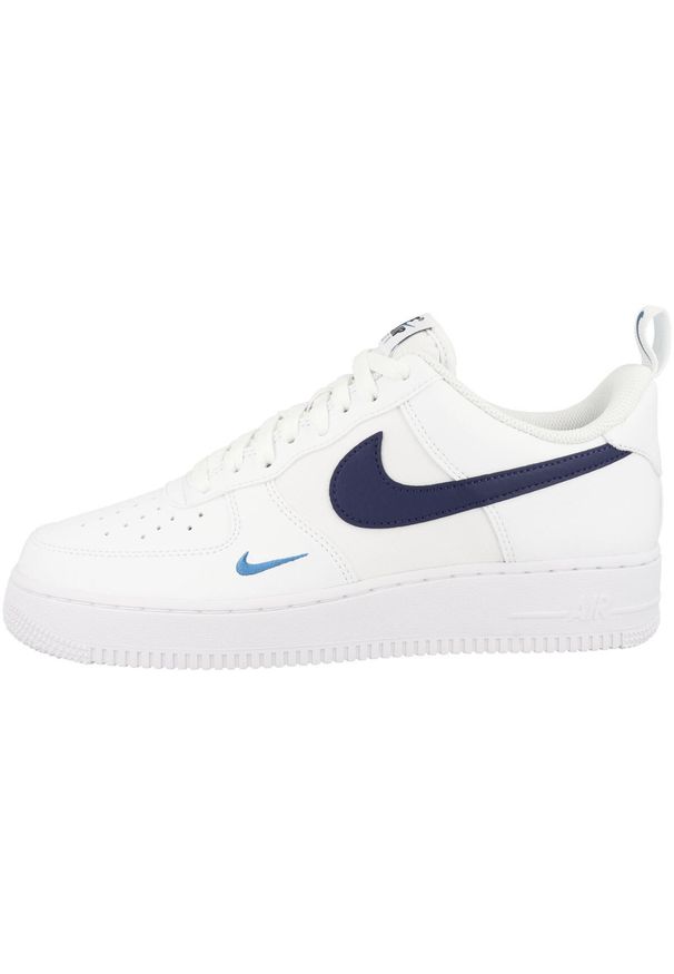 Buty do chodzenia męskie Nike Air Force 1 '07 Low. Zapięcie: sznurówki. Kolor: biały. Materiał: guma, skóra, tkanina. Szerokość cholewki: normalna. Model: Nike Air Force. Sport: turystyka piesza