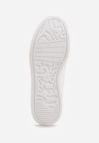 Renee - Białe Casualowe Sneakersy z Zawieszką Misiem Ulevidia. Okazja: na co dzień. Zapięcie: sznurówki. Kolor: biały. Materiał: jeans. Sezon: wiosna, lato. Sport: turystyka piesza #6