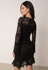 Born2be - Czarna Koronkowa Sukienka z Wiskozą Zdobiona Falbanami u Dołu i przy Rękawach Prisea. Okazja: na co dzień, na randkę, na wesele, na ślub cywilny. Typ kołnierza: kołnierz z falbankami. Kolor: czarny. Materiał: wiskoza, koronka. Wzór: aplikacja. Typ sukienki: proste. Styl: elegancki, casual #8