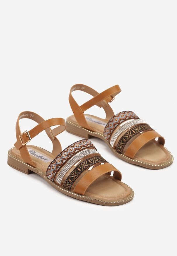 Born2be - Brązowe Sandały z Ozdobnymi Paskami i Cyrkoniami Dovasse. Okazja: na co dzień. Zapięcie: pasek. Kolor: brązowy. Materiał: jeans. Styl: elegancki, casual