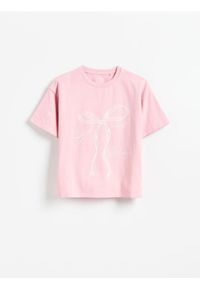 Reserved - Luźny t-shirt z nadrukiem - różowy. Kolor: różowy. Materiał: bawełna. Wzór: nadruk #1