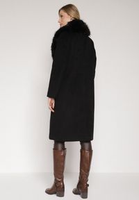 Born2be - Czarny Płaszcz Ozdobiony Odpinanym Futerkiem Lianossa. Okazja: na co dzień. Kolor: czarny. Materiał: futro. Wzór: aplikacja. Styl: klasyczny, casual #3