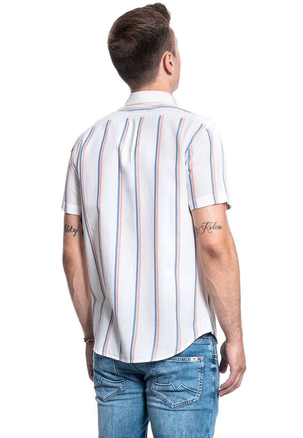 Lee - MĘSKA KOSZULA LEE BUTTON DOWN SS REGULAR FIT PAPRIKA L886DHNI 112123625. Typ kołnierza: button down