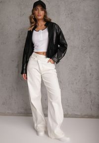 Renee - Biały Prążkowany Top z Bawełny Ozdobiony Guzikami przy Dekolcie Beralissa. Okazja: na co dzień. Kolor: biały. Materiał: prążkowany, bawełna. Wzór: aplikacja. Styl: casual #8