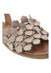 Sandały damskie Armodo, cholewka ze skóry naturalnej licowej z paskiem wokół pięty odkryty przód na płaskiej podeszwie, beżowe, 40468. Zapięcie: pasek. Kolor: beżowy. Materiał: skóra. Obcas: na płaskiej podeszwie #5