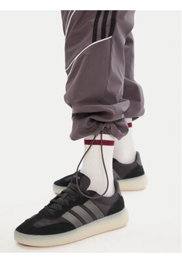 Adidas - adidas Spodnie dresowe Teamgeist adicolor JW5870 Szary Loose Fit. Kolor: szary. Materiał: syntetyk