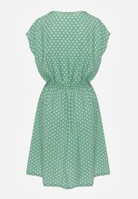 Renee - Zielona Rozkloszowana Sukienka Retro z Wiskozy w Groszki Tetia. Kolor: zielony. Materiał: wiskoza. Długość rękawa: krótki rękaw. Wzór: grochy. Typ sukienki: rozkloszowane. Styl: retro #7