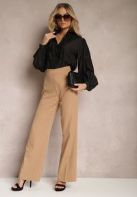Renee - Czarna Koszula w Stylu Vintage Ozdobiona Falbankami z Perełkami z Przodu Calipso. Typ kołnierza: kołnierz z falbankami. Kolor: czarny. Wzór: aplikacja. Styl: vintage #4