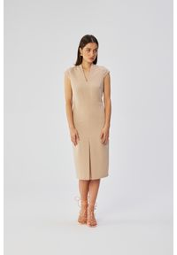 MOE - Beżowa Sukienka Ołówkowa z Podwójnym Dekoltem. Kolor: beżowy. Materiał: poliester, elastan, wiskoza. Typ sukienki: ołówkowe #1