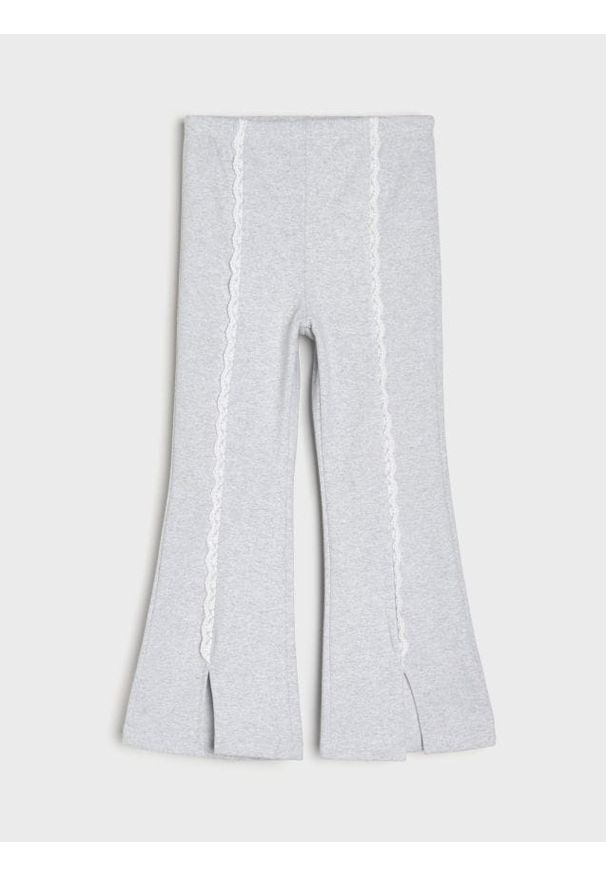 Sinsay - Spodnie flare z ozdobną koronką - szary. Kolor: szary. Materiał: koronka. Wzór: koronka