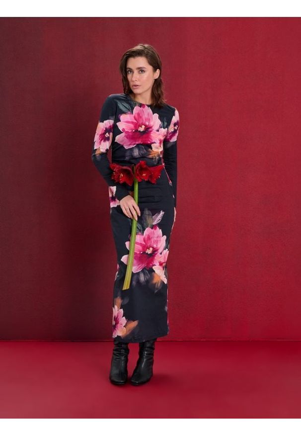 Sinsay - Bawełniana sukienka maxi w kwiaty - wielobarwny. Materiał: bawełna. Wzór: kwiaty. Długość: maxi